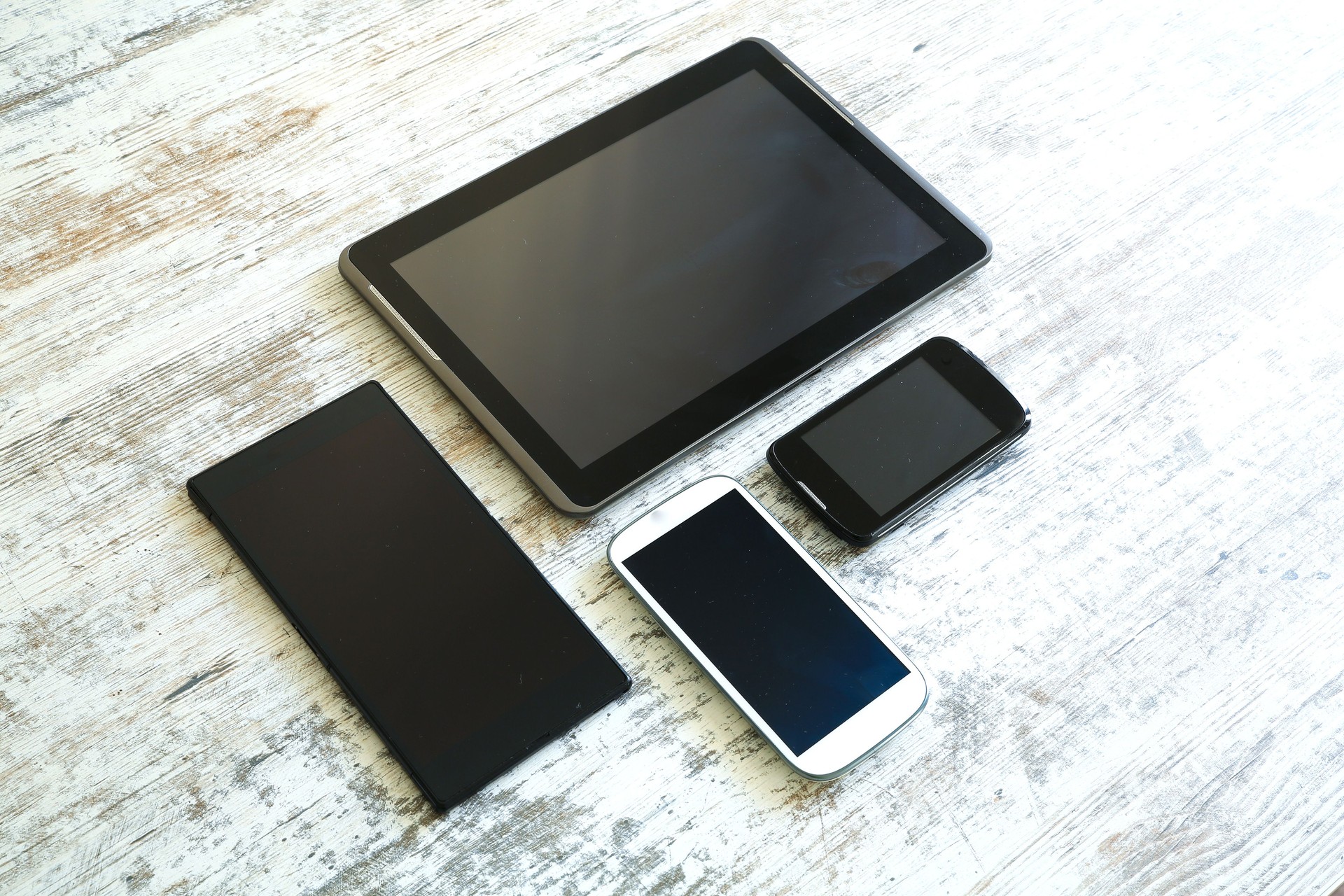Various smartphones and Tablet PCs